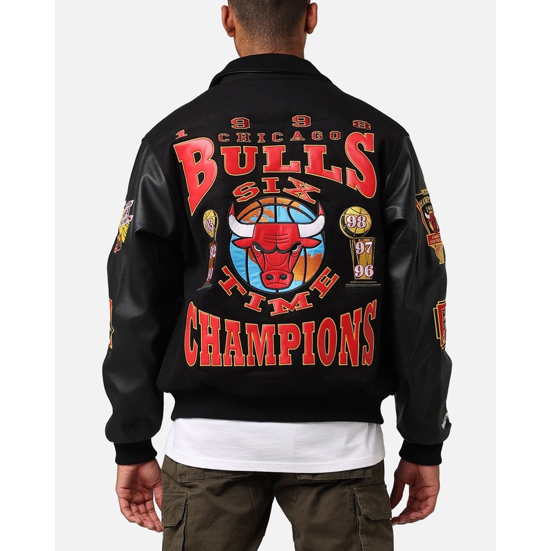 Mitchell & Ness Chicago Bulls Dynasty Jacket Black S