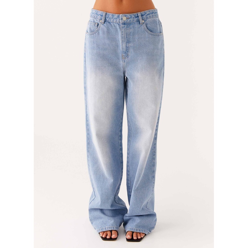 Back Again Straight Leg Denim Jeans – Light Wash Blue Light Wash Blue US 0