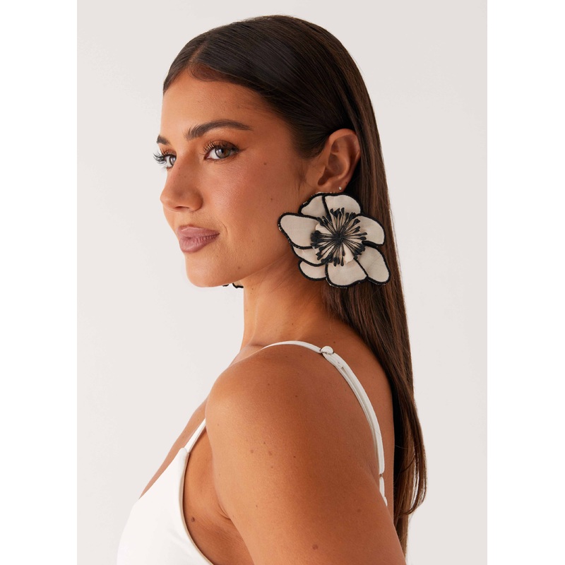 Toria Flower Earrings – Ivory Ivory One Size
