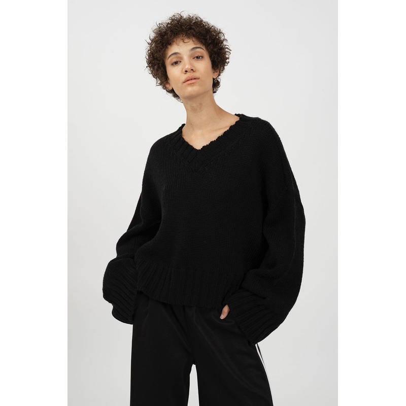 VEE Sweater Black S/M