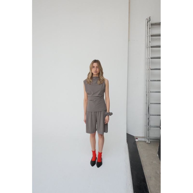 ASYMMETRIC SLEEVELESS TOP BY REYM XS