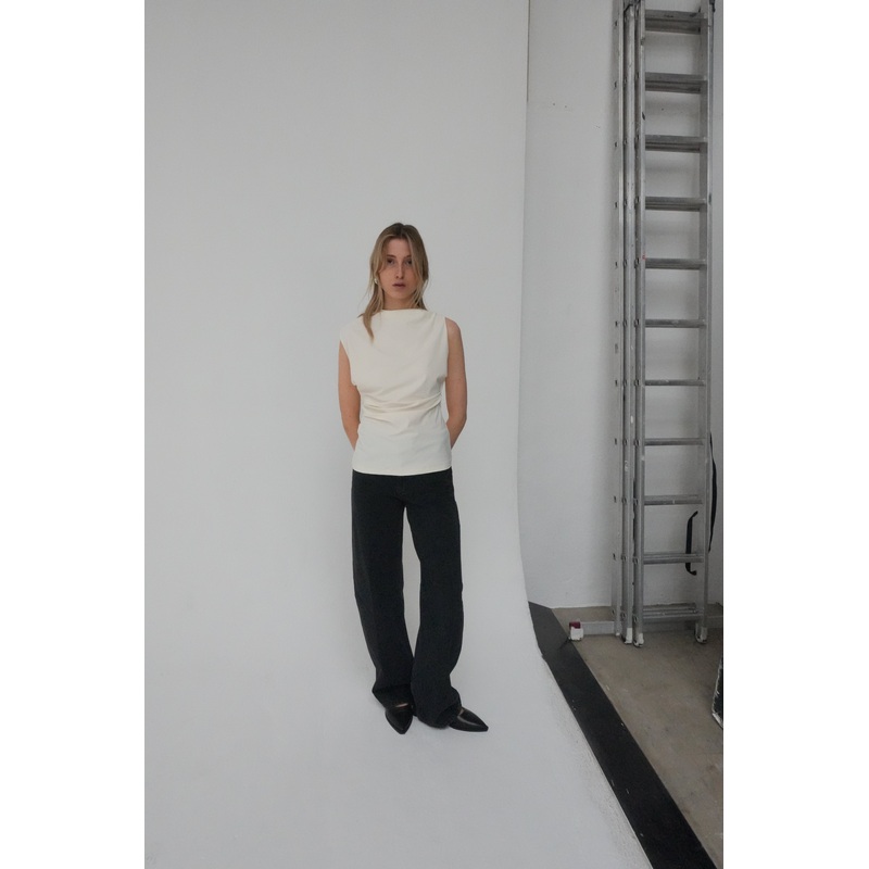 ASYMMETRIC SLEEVLESS TOP BY REYM XS